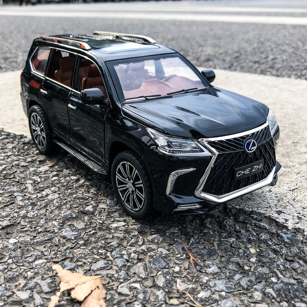 1/24 Lexus 570 Off-Road Luxury SUV Model Car, Zinc Alloy Pull Back Toy Car with Sound and Light I929249