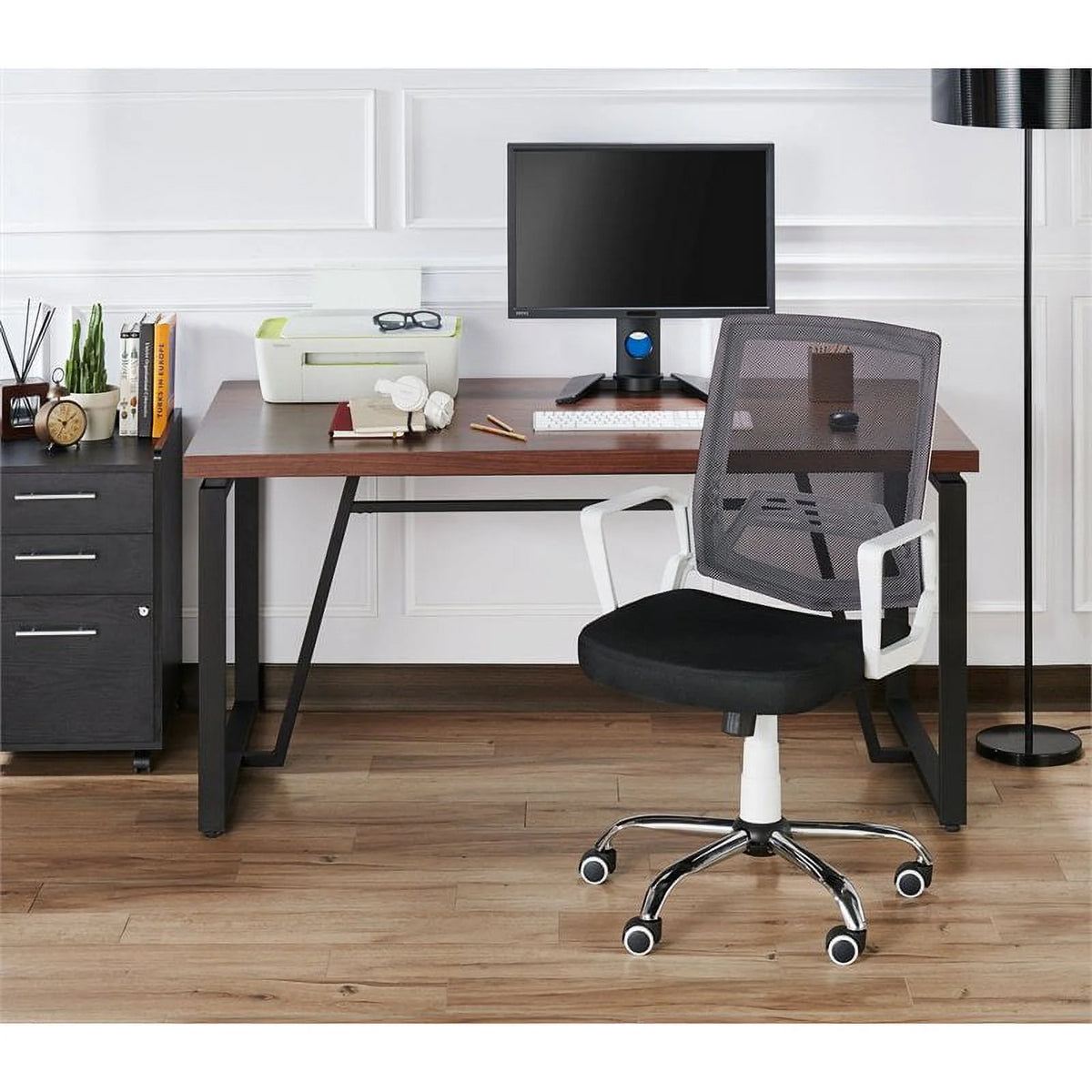 Black and White Ergonomic Office Chair R642