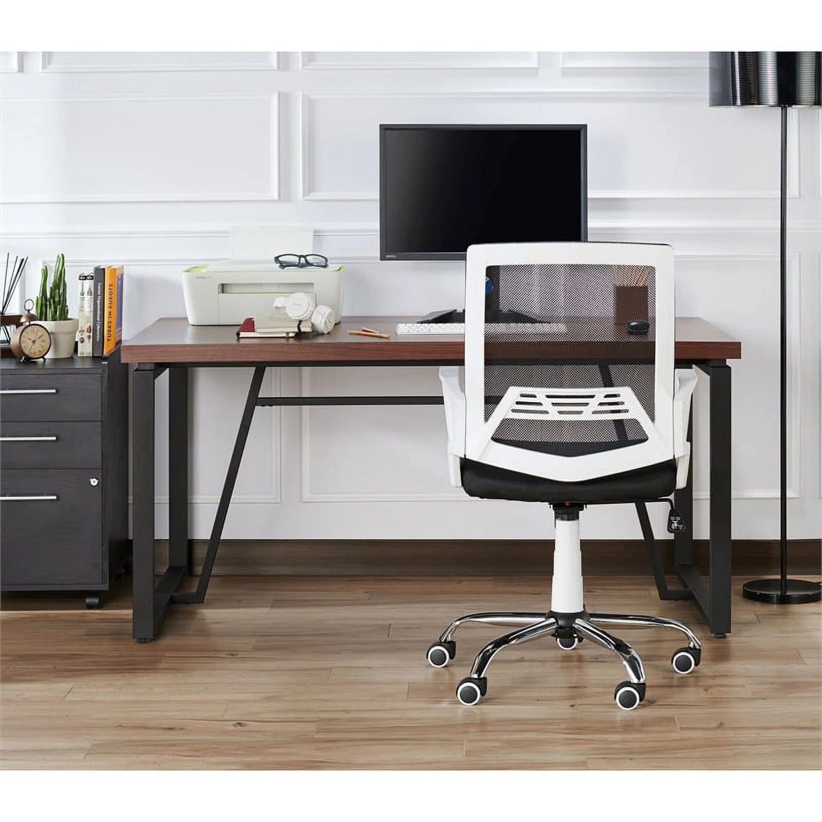Black and White Ergonomic Office Chair R642