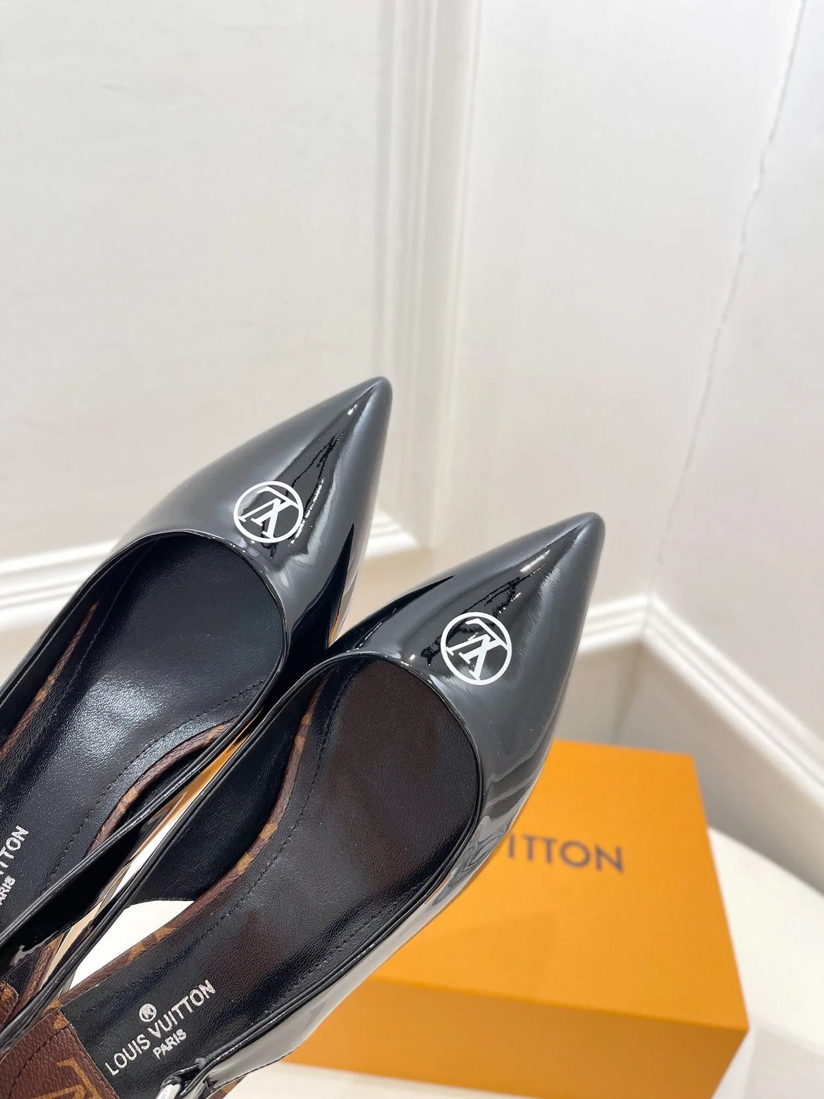 Black Magnetic Slingback Pump N890