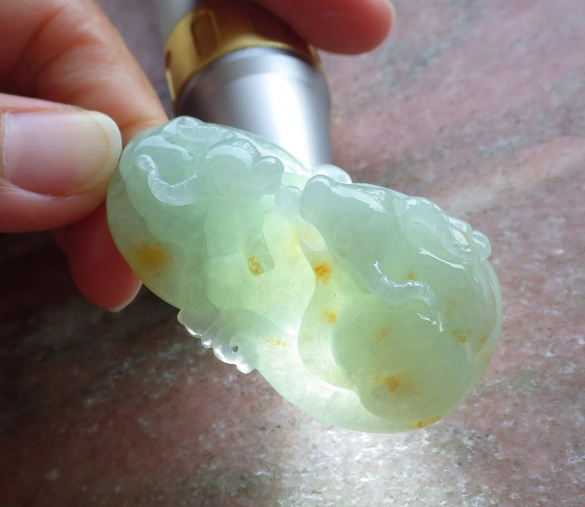 Green Hand Carved Natural Jade Zodiac Ox Pendant Necklace Q967
