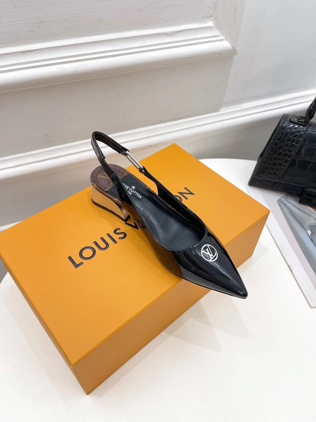 Black Magnetic Slingback Pump N890