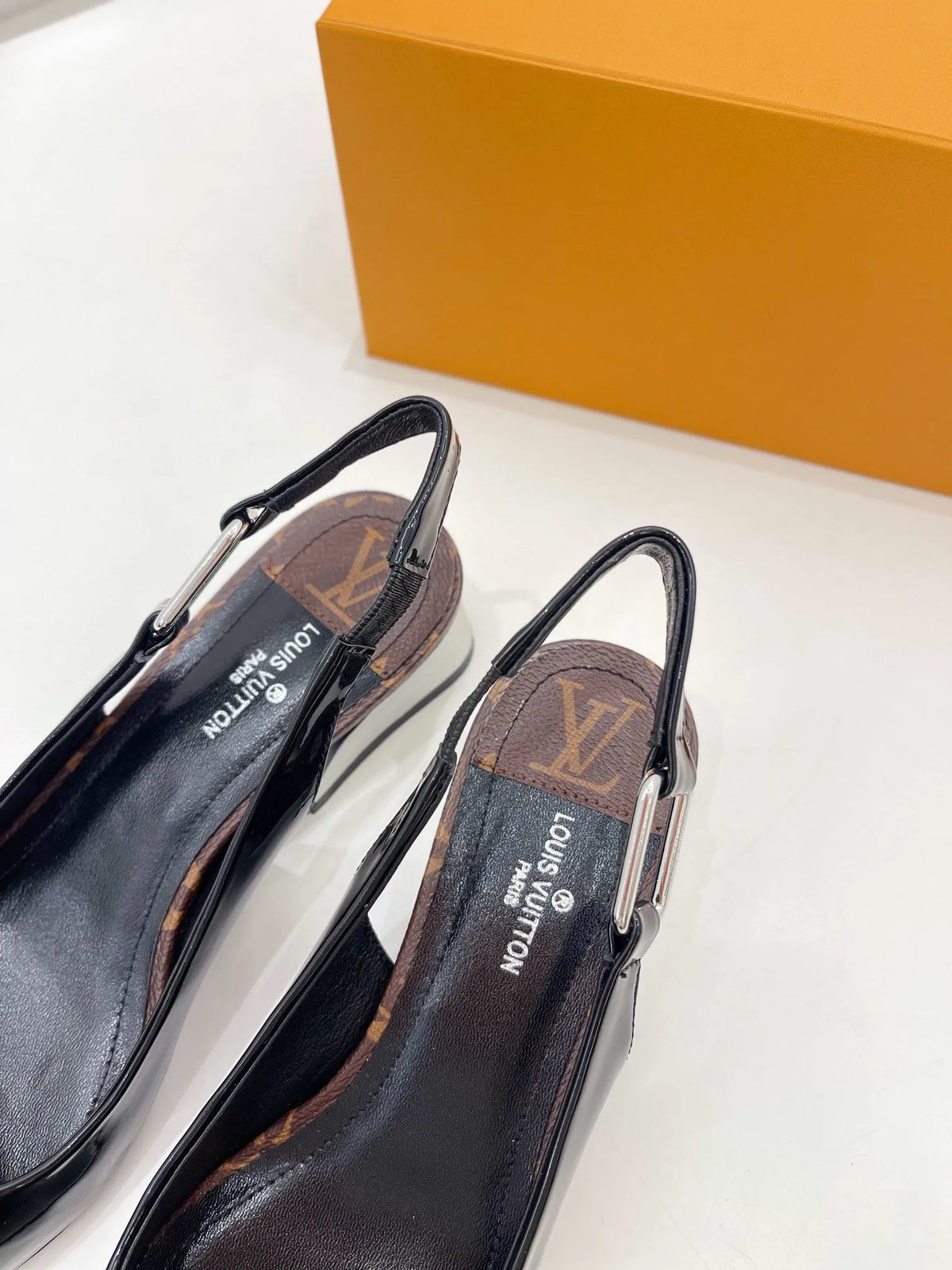 Black Magnetic Slingback Pump N890