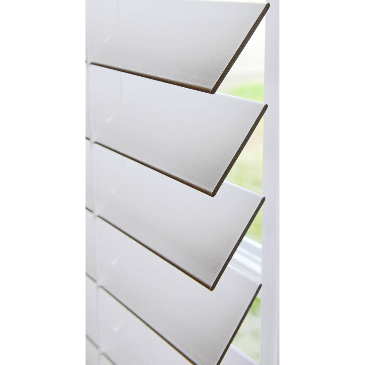 White Cordless Faux Wood Blind J61998